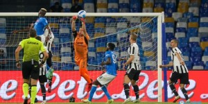 阿莱格里：什琴斯尼是出色的门将，他在欧冠仍将首发