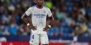 梦想加盟巴萨？阿拉巴：我记得那次谈话，并不是这样