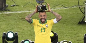 昔日恩师：巴萨签阿尔维斯不是随心之举，他们肯定考察他很久了