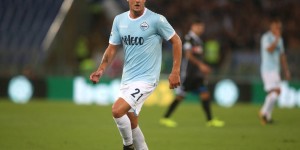 记者：如果无法签下德容，曼联将转而追求米林科维奇