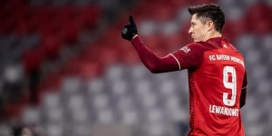 每体：莱万将于当地时间今日上午接受体检，下午迎来巴萨首训