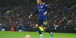 记者：虽然桑乔随曼联出征，但他今天能否出战马竞存疑