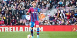 西媒：尽管巴萨与曼联达成协议，但德容告知队友自己无意离队