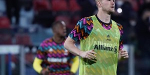 迪马济奥团队记者：拜仁接近满足尤文对德里赫特1亿欧要价