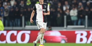 法尔克：曼联联系了德里赫特的经纪人，对方称正在和拜仁谈判