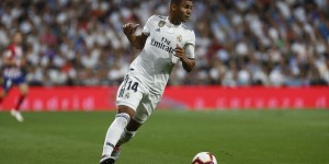 记者：曼联给卡塞米罗提供1800万欧年薪报价