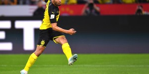 TA：曼城关注多特边后卫格雷罗，但预计无法以合适的价格签下