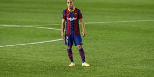 每体：哈维不信任德斯特，巴萨正在犹豫是否引进一名右后卫