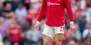 米体列C罗转会那不勒斯条件：曼联承担75%薪水+奥斯梅恩离开