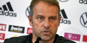 弗里克：没预计到上半场会如此糟糕，但现在输总比世界杯时输要好