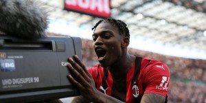 米体记者：莱奥首要任务是与米兰续约，切尔西仍对他有意