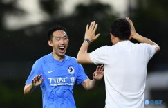 鲁媒：孙国文今日到济南随泰山冬训，童磊手续问题到队时间未定