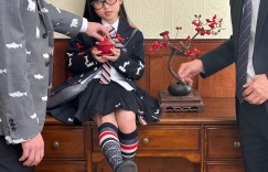 有女初长成！妻子王晨晒郜林和8岁女儿合照：最好的老板?