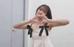 LPL英文主持夏安晒照：超长待机的一天完成了