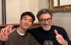 故人相逢！韦世豪社媒晒与昔日恩师卡纳瓦罗的合影