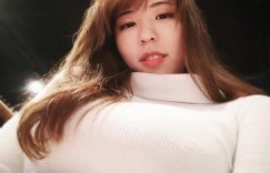 遲來的禮物！麋鹿也需要「超亮車頭燈」！聖誕妹子「爆乳禮服」大方放送！
