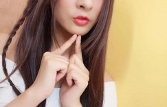 火辣美乳賽車女郎！拉鍊下的「D奶深溝」畫面養眼到極點！