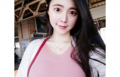 巨乳的煩惱！「超級波霸」正妹被網拍打槍　胸部太大買不到衣服！