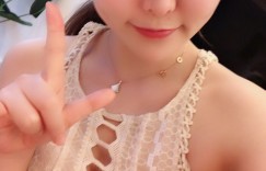 最強童顏巨乳！甜美妹子擁有「核爆級豪乳」　泳衣太小遮不住長輩跑出來！