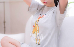 好甜～迪士尼正妹「酥胸外露」，萌萌風格少女心爆表！