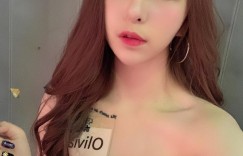 不公平我也要！白嫩正妹「林沂Olivia」甜餵Eason喝蛇湯，腥味瞬間升級成珍饈啊！