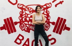 海邊驚見衝浪辣妹！超正ＭＤ「張瑋純Mico」比基尼大曬性感腹肌，就想跟她一起做運動！