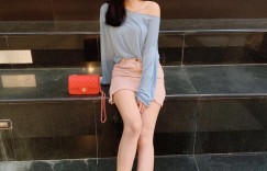 穩穩的！甜美正妹「璇璇兒syuan」飽滿奶球成為稱職人體手機架