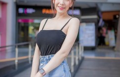 穿內衣直接出門！「白嫩美胸妹」透膚馬甲好招搖，穠纖合度曲線撩人