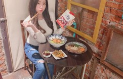 腿控速來報到！爆乳正妹「Micky吳芸帆」低胸小洋裝 秀「白皙美腿」粉絲直呼：太犯規！