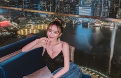 春色太夢幻！「奶妹Donna」兇猛嫩體現身艷麗花叢，前後風景都壯觀無比！