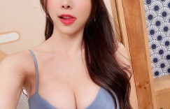 平交道出現神級比基尼辣妹！？原來是人氣巨乳DJ「Amber Na藍星蕾」拍寫真被捕捉啦！