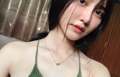 就愛通風的感覺！長髮正妹fern「袒胸露背」追求清涼感，超猛穿搭日常破萬讚！