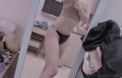整路都亮起來！媚眼正妹「Ivy」自備白皙氣囊，對向司機被車燈閃到瞎！