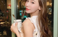 健身辣妹「楊羽霏Sunny」體態狂展S曲線，嫩乳狂夾「深美濠溝」！