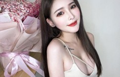 巨乳小隻馬「姍姍33」半裸進廚房！超兇猛「渾圓側乳」從圍裙邊溢出！