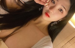 畫風突變！小清新清純惹人愛　IG往下滑被「猛暴乳量」嚇到！