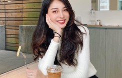 「清新天菜」遊海洋公園大開放，觀眾台直接倒出「隱藏嫩乳」