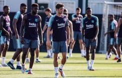 跟队记者：巴萨明天起将与不再需要的球员沟通，并计划促使其离队