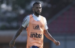 阿尔维斯：2017年没去曼城与瓜帅重聚很遗憾，但也不后悔去了巴黎