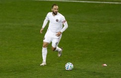 伊瓜因：皇马更衣室里都是球星和怪兽，卡佩罗帮我留在一线队