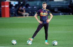 每体：门德斯作为B队门将佩尼亚的经纪人，将与巴萨商谈球员未来