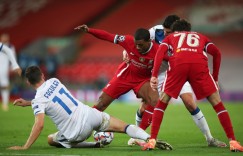 记者：维纳尔杜姆正在与巴萨进行签约