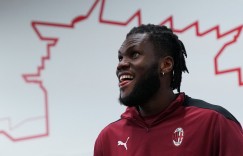 跟队记者：巴黎曼城考察了凯西，但球员首选留在米兰