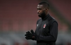 迪马：蓝军已收到英超球队对托莫里的报价，米兰正加速运作买断