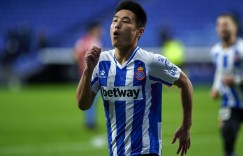 沪媒：尽管面对多名归化竞争，但武磊在国足踢替补可能性不大