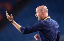 东体：卡洛斯加盟深足是小克鲁伊夫邀请的，工资由小克承担