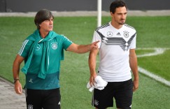 德媒：胡梅尔斯深受膝盖伤势困扰，可能将缺席热身赛