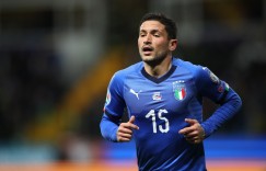 官方：森西在本周四训练中内收肌不适，将在未来几个小时进行检查