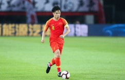 记者：蒿俊闵暂时打不了全场，但替补打30分钟不成问题