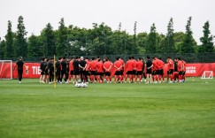 国足保障团队三十余人：杜兆才、陈戌源领衔，共六个工作组